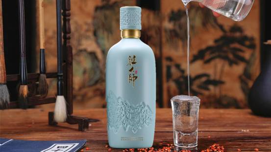 梁明锋践行工匠精神，铸就酿酒生涯巅峰水准代表作--梁大师酒