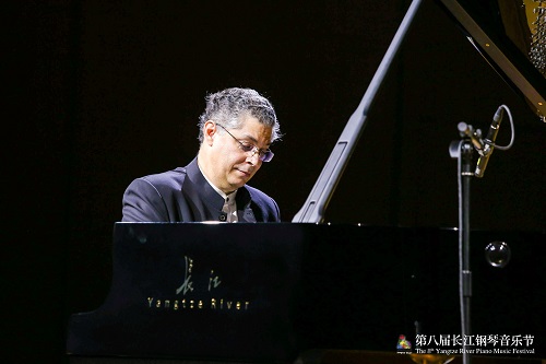 长江钢琴音乐节奏响“一带一路”独奏音乐会