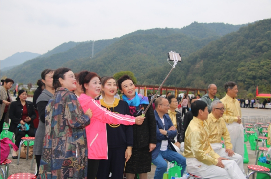 庆祝9·27世界旅游日暨第二届农民丰收节在略阳五龙洞盛大启动