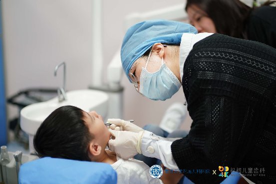 极橙儿童齿科首次联合复旦大学附属儿科医院,陪孩子共度亲子爱牙日