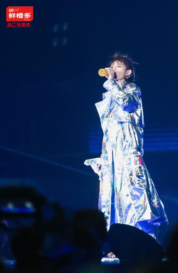 统一鲜橙多总冠名王源南京演唱会，high燃奥体不眠夜