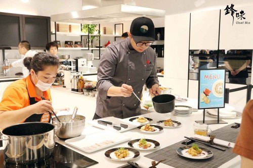 强强联手！谢霆锋与超级会做饭的做饭家