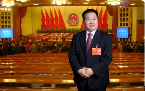 天山集团董事局主席吴振山荣获“庆祝中华人民共和国成立70周年”纪念章