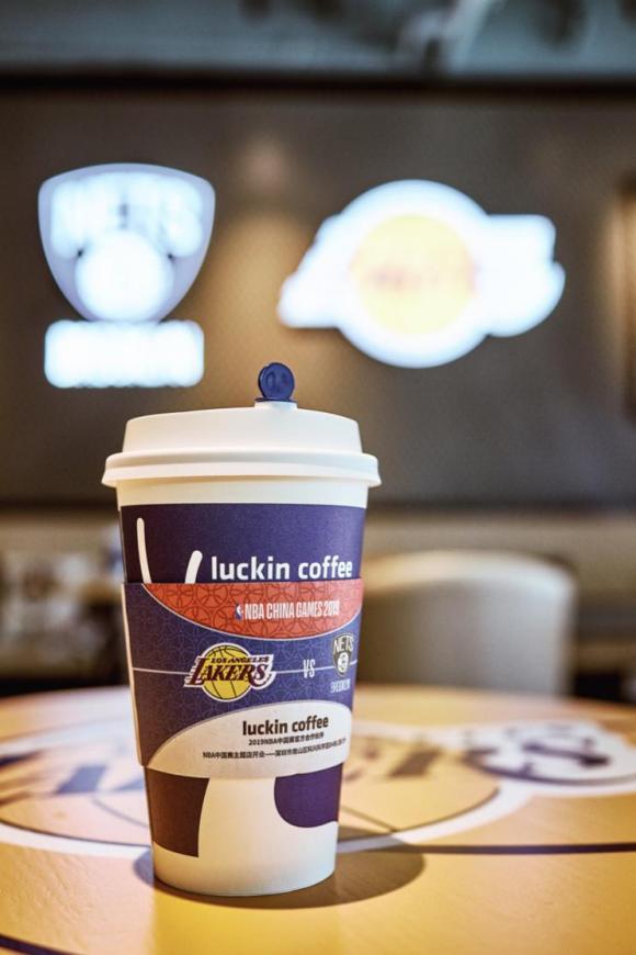 瑞幸咖啡沪深启动NBA中国赛主题店