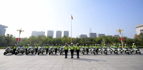 市公安局举行授旗仪式 天津公安铁骑护卫机动队“上岗”