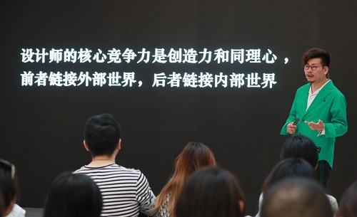 天猫精灵IN糖时尚趋势概念款亮相上海时装周，大数据参与设计