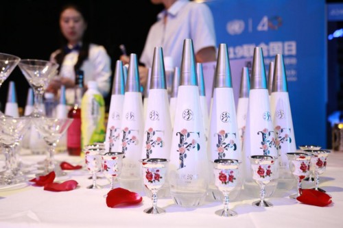 F玫瑰汾酒惊艳亮相联合国在华40周年庆典