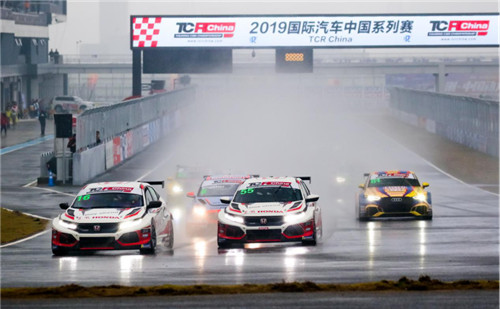 TCR China株洲赛季决战 Lloyd精彩发车胜利带回助力东风本田再迎厂商杯