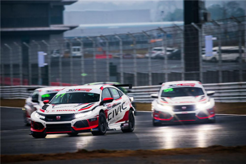 TCR China株洲站雨中角逐 Engstler夺魁Lloyd、高度二三