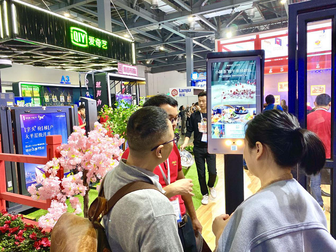 “暖场景 趣营销”，亲邻科技亮相第26届中国国际广告节