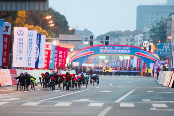 国内首个大满贯候选赛事 2019东风日产成都马拉松今日开跑