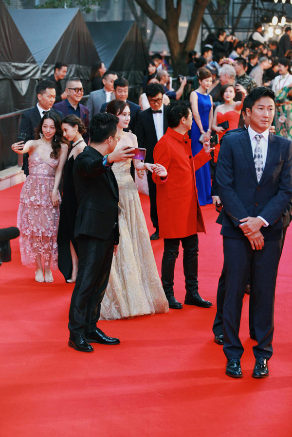 最大中国电影人方阵亮相第32届东京国际电影节红毯