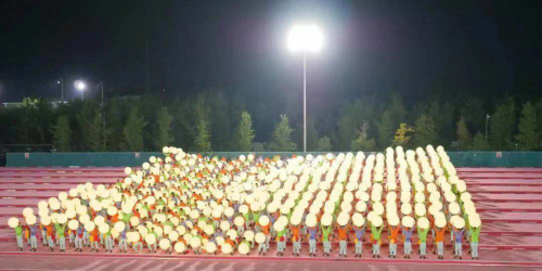 慧闻少林集团鹅坡武校1518名学生参与国庆广场大联欢