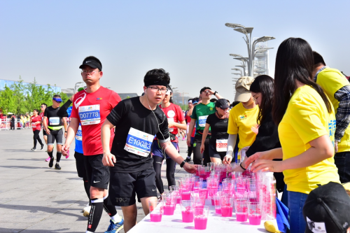 百淬助力马拉松，参赛者的专业营养供给