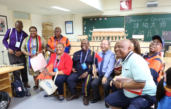 20多位中外校长一致追捧！娃咋养·建构大师正式进入上海进才实验小学