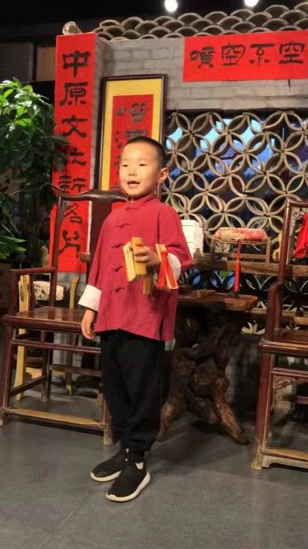 著名快板书艺术家李派李国文收7岁姚石雨来为李派第四代入门弟子