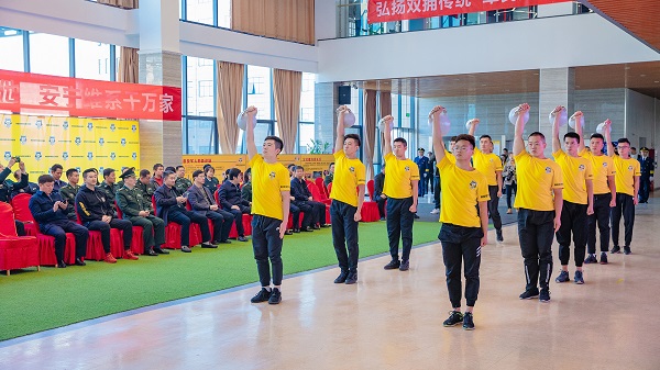 北京开展双拥模范单位参观活动 走进赛普健身