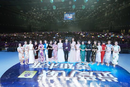 李冰冰现身长沙 助力爱善天使集团六周年庆典