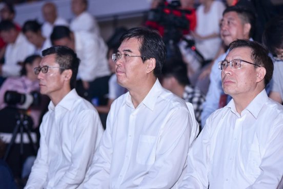“新长征·再出发”时尚之夜吹响集结号！江西省委副书记李炳军亲临现场