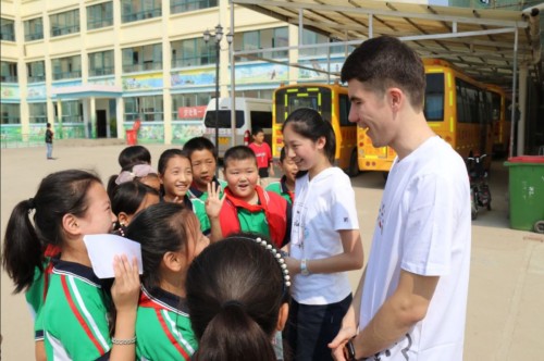 米乐英语送课河南：春苗小学里的新期盼