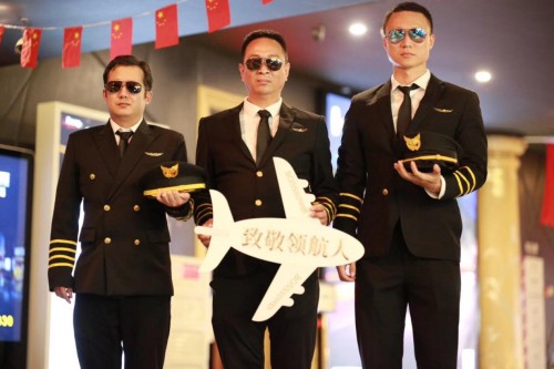 《中国机长》赋能BOSSsunwen大玩IP跨界合作：致敬领航人