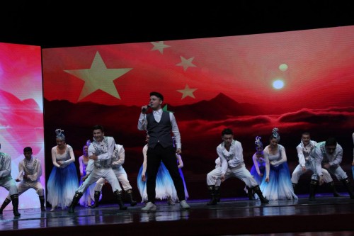 “津生有援 助梦前行”天津市2019脱贫攻坚公益晚会 歌手阿尔法出席