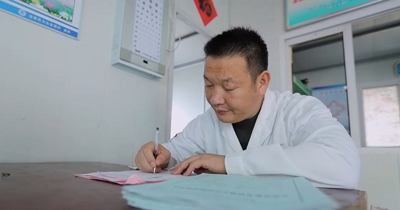 为爱大改造 鹰卫浴携手罗劲为“孤岛医生”打造温暖港湾