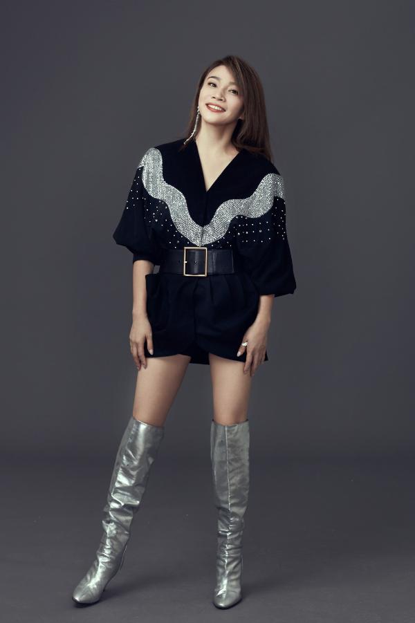 回归展现专业赛车魅力!最美女方程式车手张岩诠释人生不设限