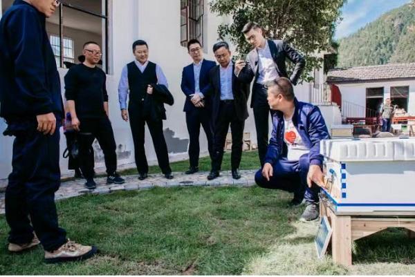 正大集团董事长谢吉人应万色城集团邀请到访千岛湖智能蜂业基地