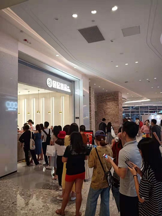 大数据告诉你，甜品行业有多火。发记甜品天天排队