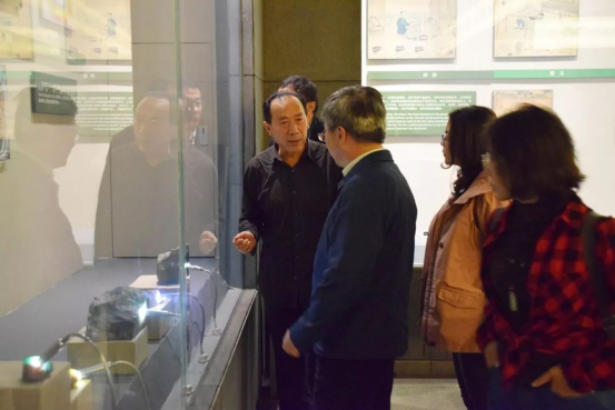 中国地质大学（武汉）王焰新校长一行莅临翡翠博物馆参观考察