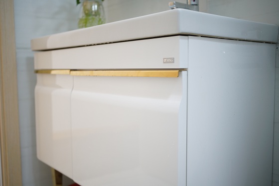 为爱大改造 鹰卫浴携手罗劲为“孤岛医生”打造温暖港湾