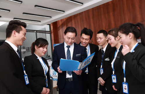 总结收货 展望未来 乐动体育前三季度工作总结大会召开