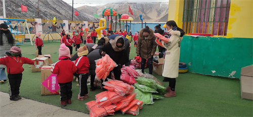 传递温暖的力量 蜜芽“爱幼中国”公益捐赠青海玉树近20所学校
