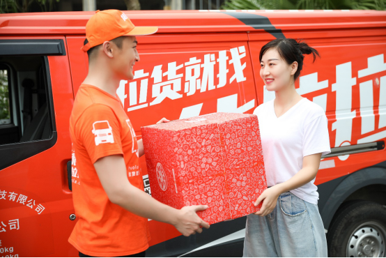 货拉拉吴师傅的一句我到了 客户感动的热泪盈眶