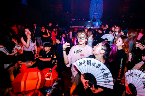 和平精英的超级王牌有多强？上海这家酒吧可以告诉你答案