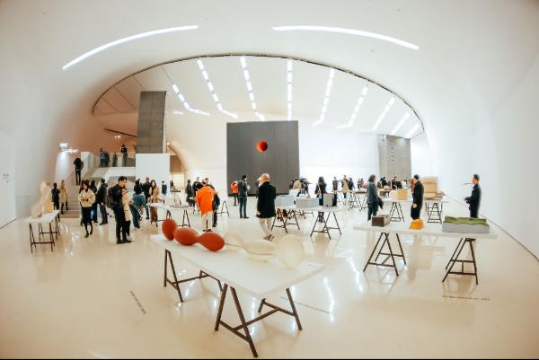 展示东方白酒魅力，艺术舍得亮相安尼施·卡普尔展央美美术馆开幕仪式