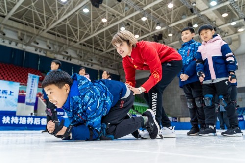 为热雪助力！乔丹体育携手世界冠军传递冰雪梦想