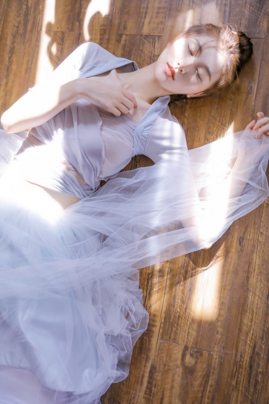 专访“氧气美女”白舒：用角色蜕变人生