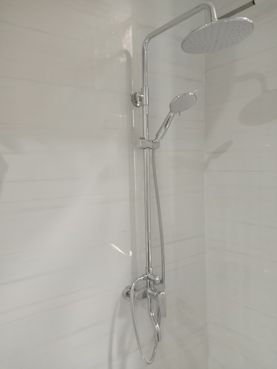 为爱大改造 鹰卫浴携手罗劲为“孤岛医生”打造温暖港湾