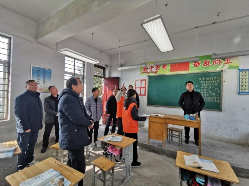 专注健康照明 三雄极光用光守护乡村学子