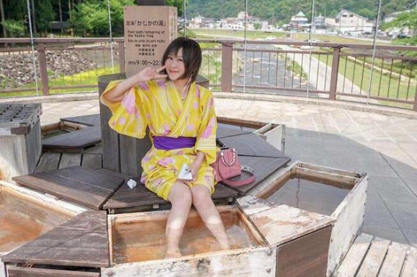 日本小片方啪啪汤亮相全国药交会 首款排毒美颜的温泉泡脚粉来了