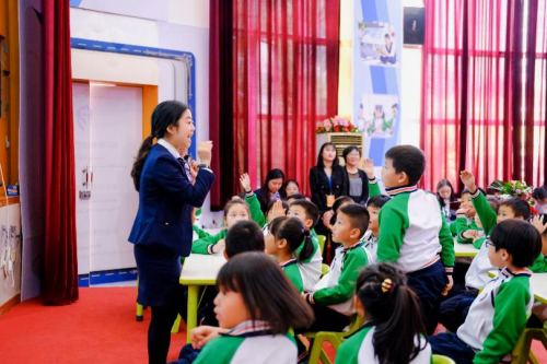 粤港300位英语教师来中黄国际学习如何教英语