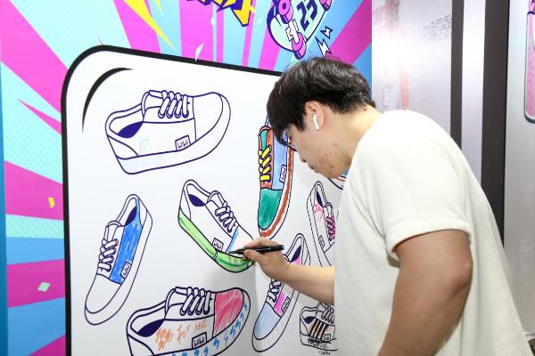 京东时尚携球鞋频道首秀Sneaker Con广州站 海量图赏带你看“地表最强球鞋展”