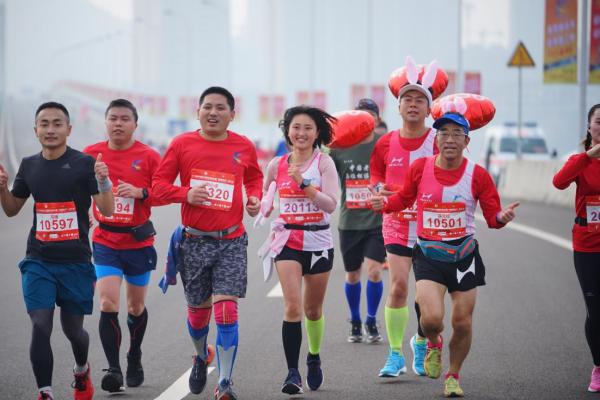 2019南充嘉陵江国际马拉松 暨“跑遍四川”南充站鸣枪开跑