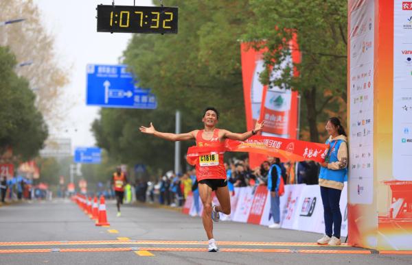 奔跑中国：用镜头将马拉松带向全中国