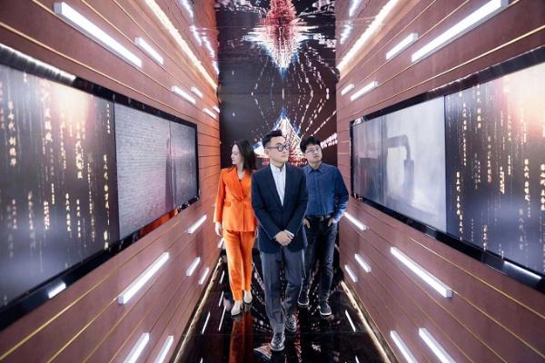 窦文涛、马伯庸、袁鸣空降太古里·进步酒坊，新年Talk show正刷屏