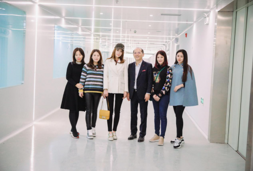 白皙品牌执行总裁张亦菲带领海外项目组，参观彭氏惠州产业园