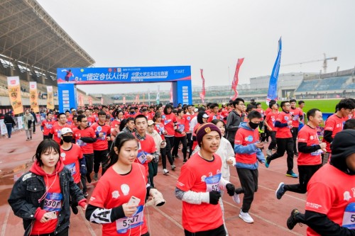 杜蕾斯“红色保护，防艾有我”公益行动空降中南大学大马赛