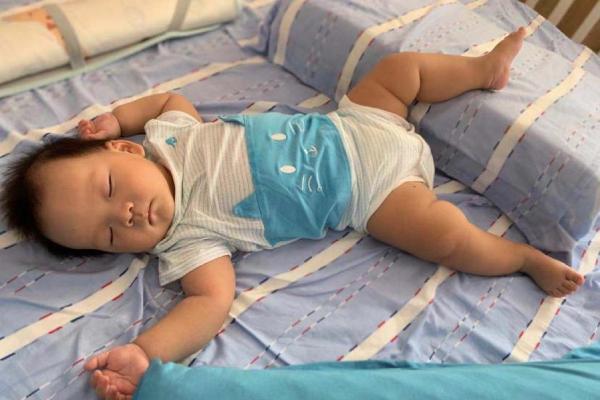 【小蓝象儿童】体验：初遇小蓝象儿童排汗睡衣，出汗不着凉